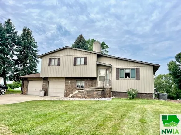 1894 Constance Dr, Vermillion, SD 57069