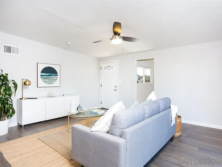 Entry Room (Dining or Living Room)