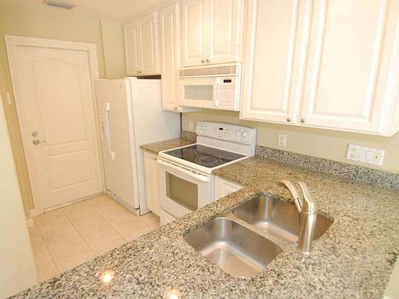 3rd image of 16 Oakland Ct