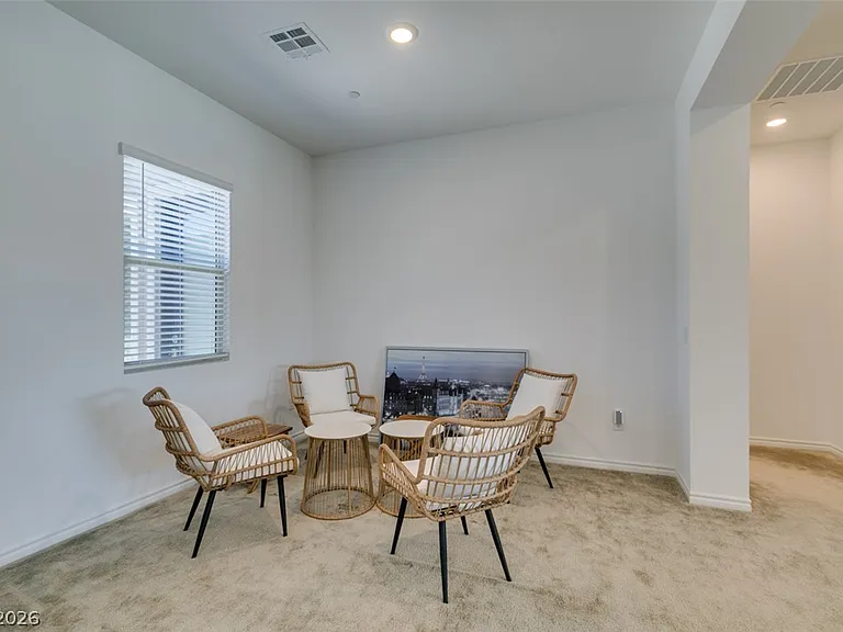 988 Edinburgh Fields Ct — Photo 6