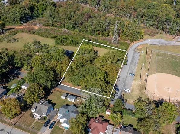 374 E Boundary Dr, Spartanburg, SC 29303