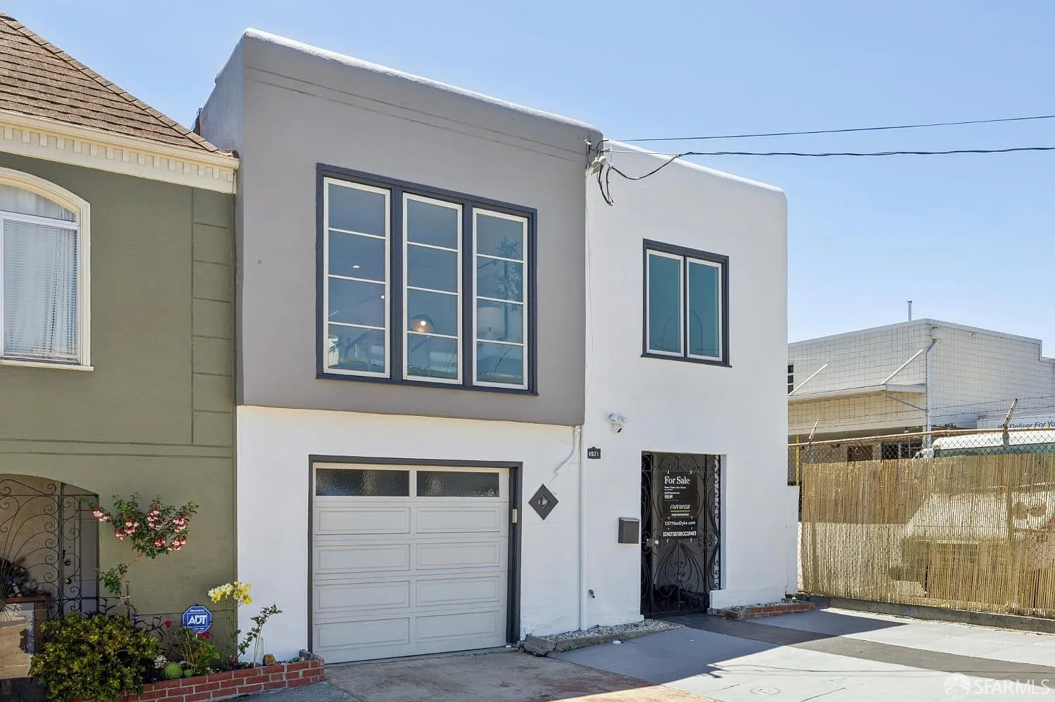1571 Van Dyke Ave - Photo 2