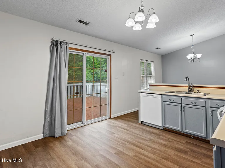103 Nicole Ct — Photo 10