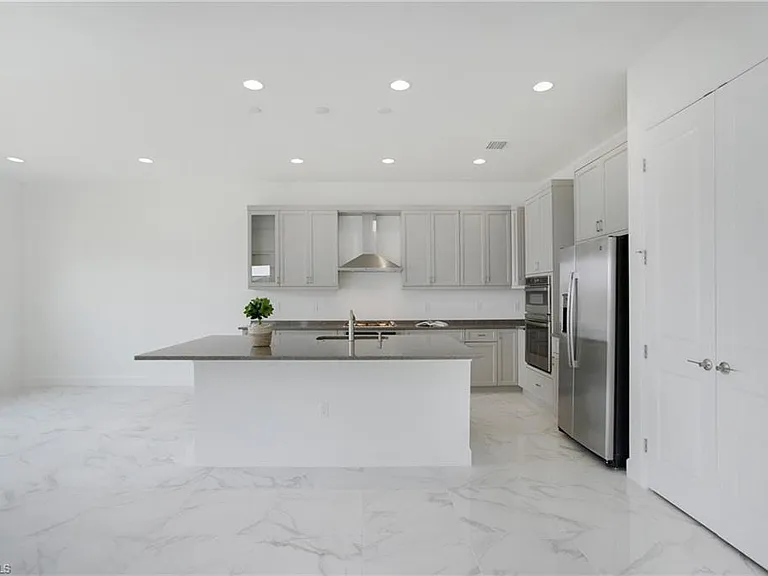 20195 Ainsley St — Photo 11