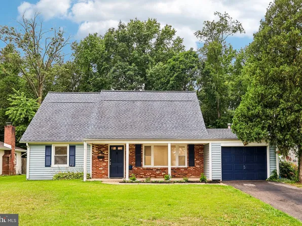 86 E River Dr, Willingboro, NJ 08046