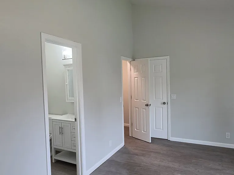 106 Newcastle Ct — Photo 8