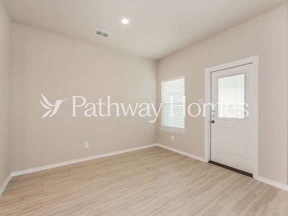 5th image of 908 Bent Birch Dr