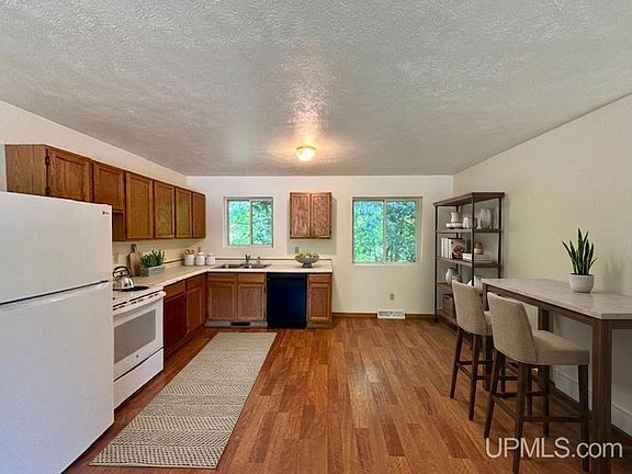 5th image of 2024 Van Evera Ave