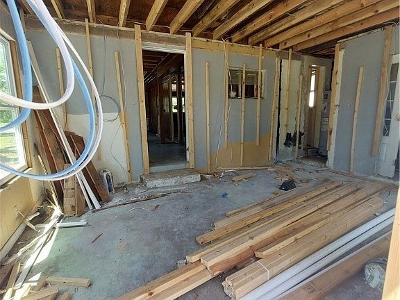 4th image of 4492 Ganyard St