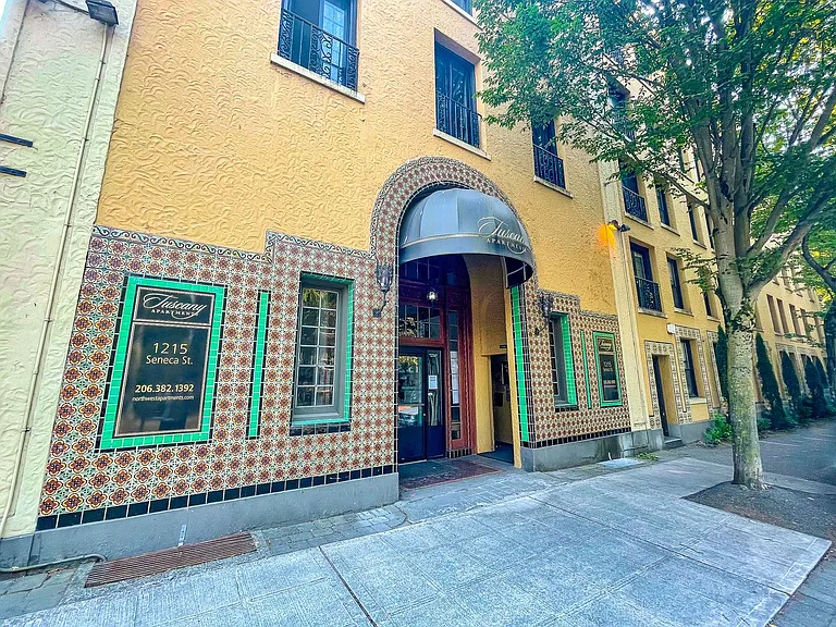 Tuscany Apartments — Photo 14