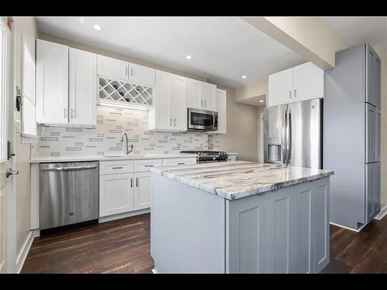 5708 Phillips Ave — Photo 1