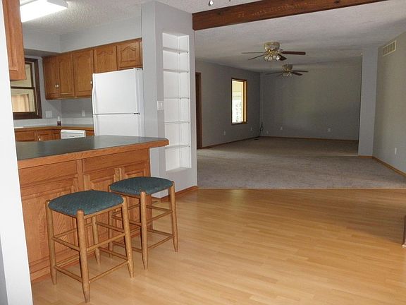 3rd image of 3010 Cathlinda Dr
