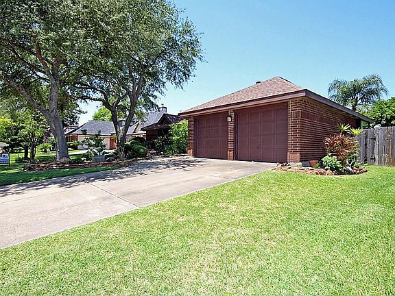3rd image of 3523 Landsdowne Ct
