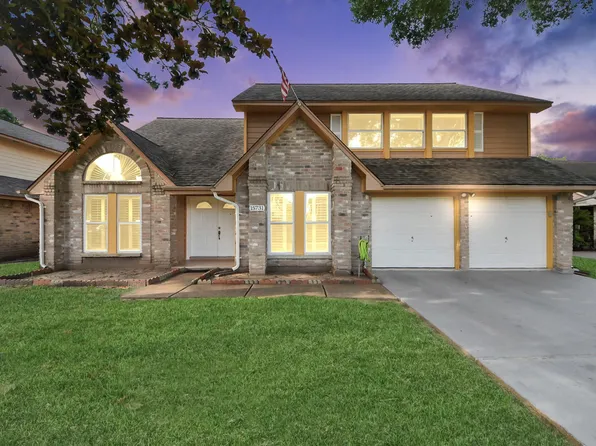 15731 Oak Mountain Dr, Houston, TX 77095