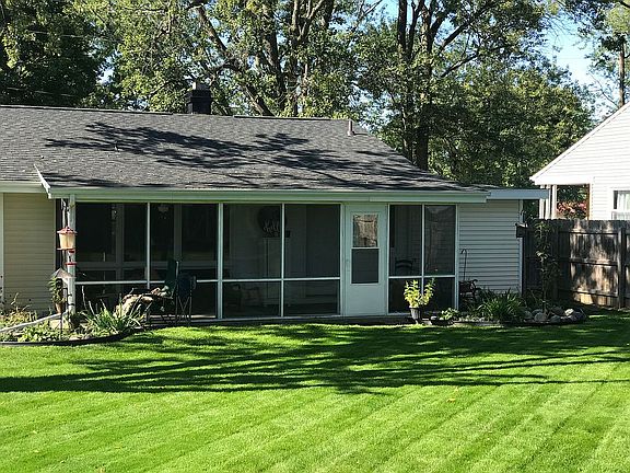 4th image of 217 Sawyer St