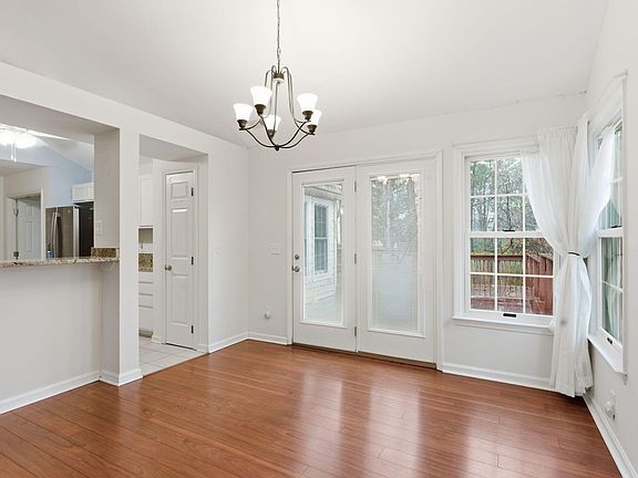 5th image of 121 Buena Vista Dr
