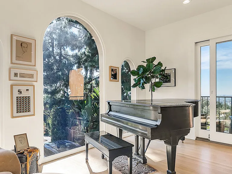 6203 Temple Hill Dr — Photo 4