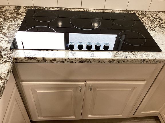 5th image of 1222 W Saginaw Way Unit A-b