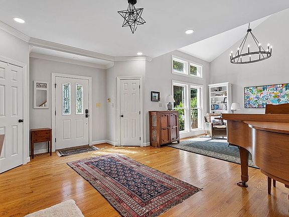 4th image of 115 Bolton Pl