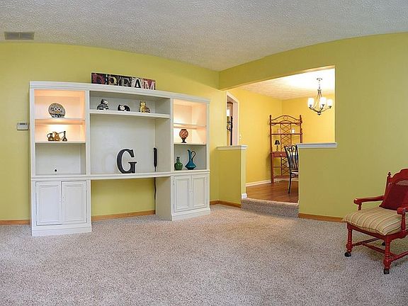 4th image of 7464 Hawthorne Dr