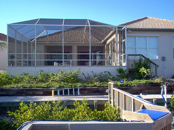 SCREENED POOL