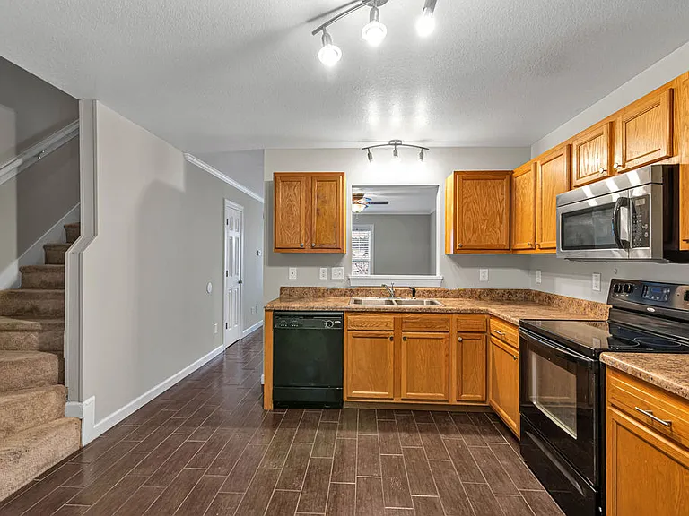 300 Streamwood Dr #1 — Photo 11