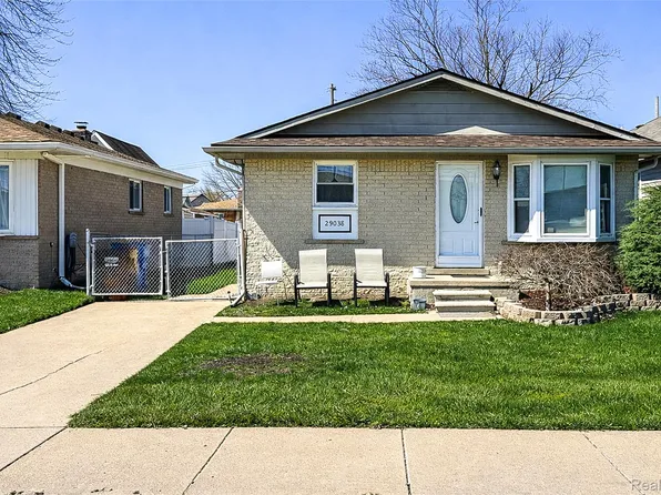 29038 Springstead St, Gibraltar, MI 48173