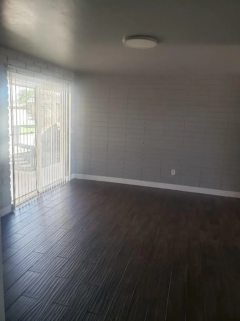 Los Angeles Apartments — Photo 3