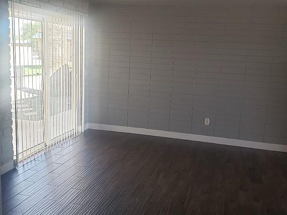 3rd image of 1017 N Main St #7
