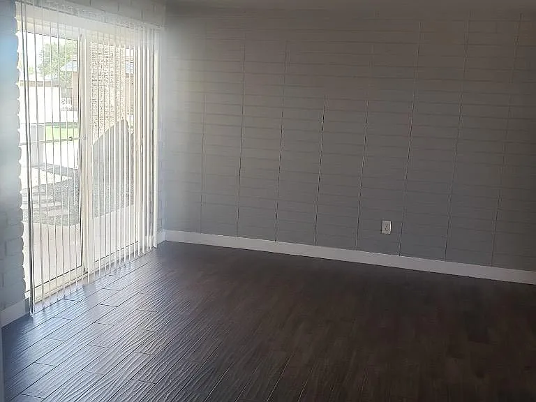 1017 N Main St #7 — Photo 3