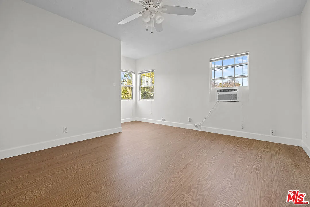 2 bed, 1.0 bath, 650 sqft, $2,800 — Photo 2