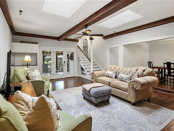 2nd image of 401 Arborcrest Dr
