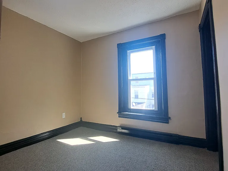 533 Elliger St — Photo 13