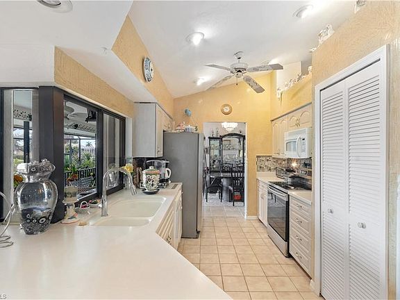 5th image of 1667 Barbados Ct