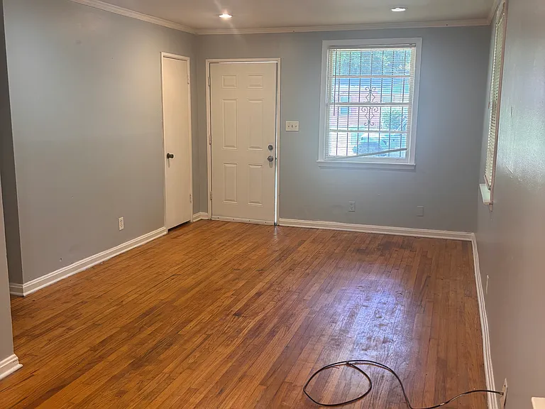 216 Gardendale Dr — Photo 2