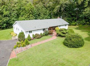 22 Grassfield Rd, Great Neck, NY 11024