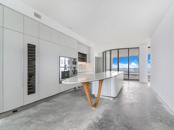4th image of 16901 Collins Ave #5302