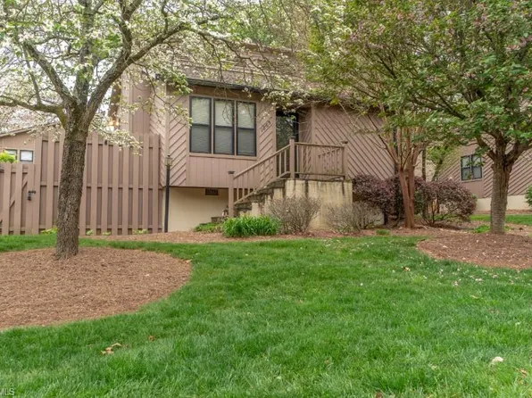 1865 Stonewood Dr, Winston Salem, NC 27103