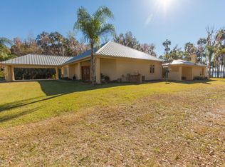 112 Point Dr S, Welaka, FL 32193