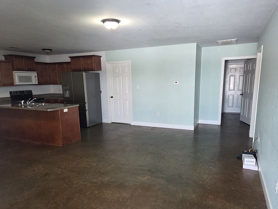 2nd image of 99 Lone Pine Rd S