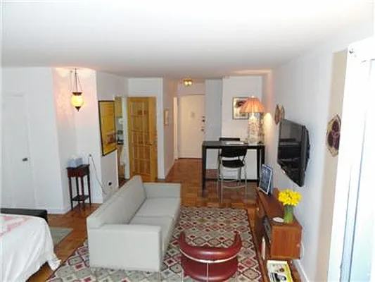 Rented by Bank Neary | media 17