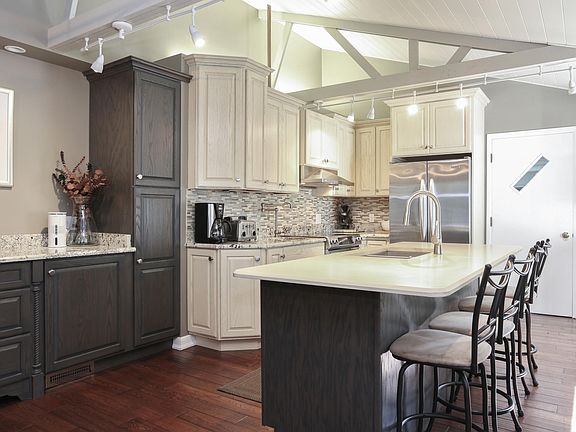 4th image of 6181 Hillview Ct