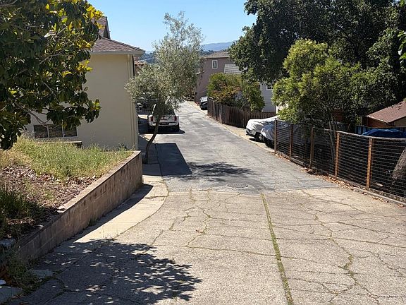 3rd image of 34 Cottage Ln