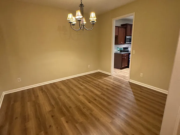 146 Cornel Ln — Photo 28