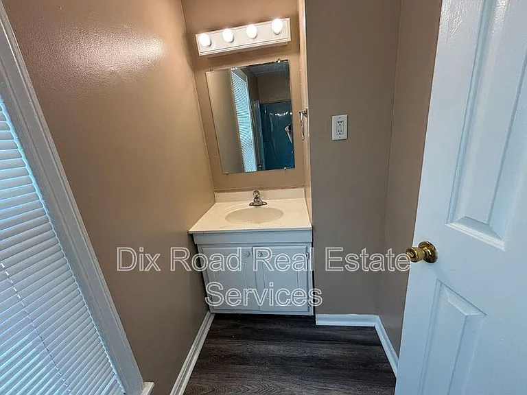 405 Moore St — Photo 12