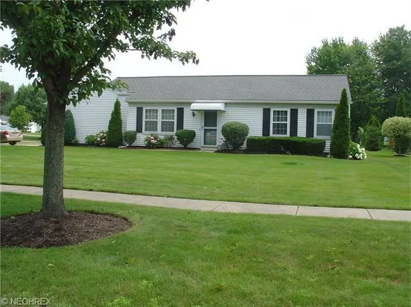 6811 Farmingdale Ln Unit 62-R, Mentor, OH 44060