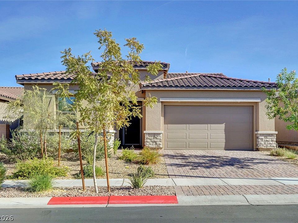 1st image of 552 Comodo St