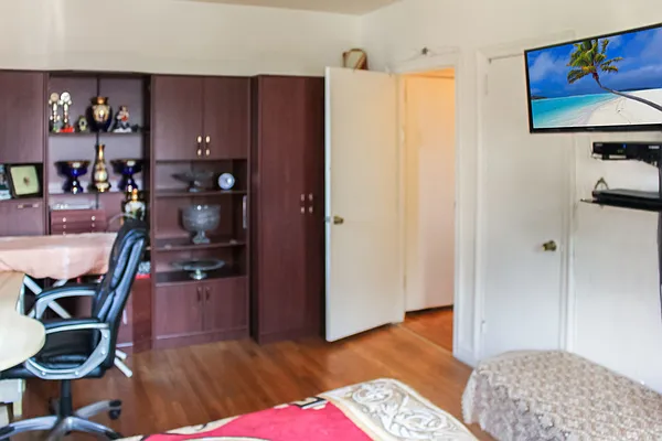 Sold by Thomas Lipovetsky, LREB | media 19