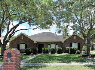 1920 Willow Lake Dr, Pearland, TX 77581