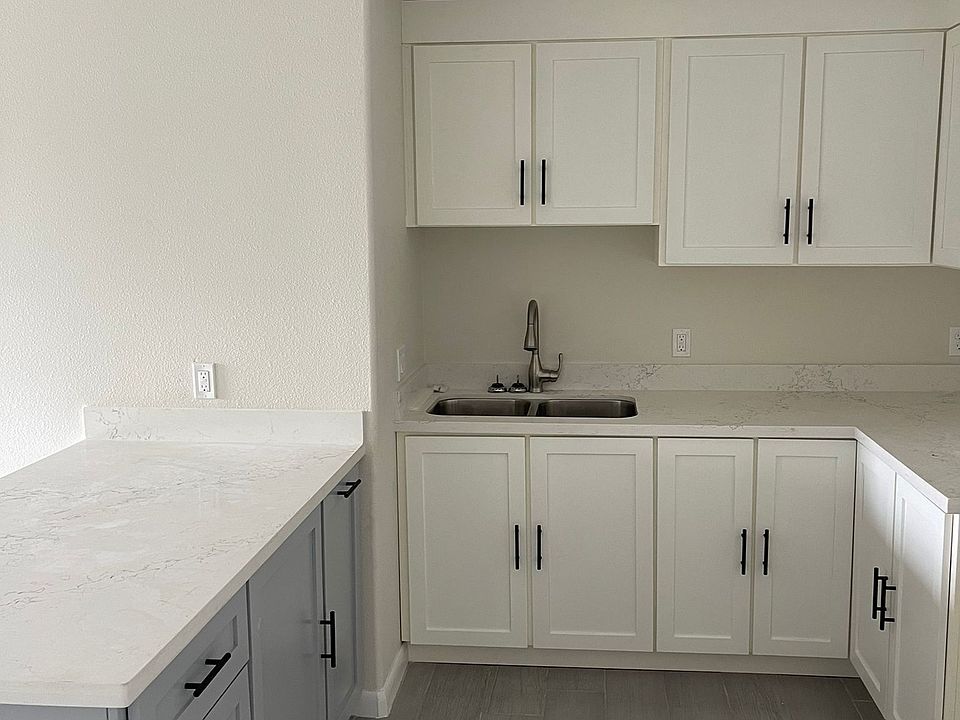 1st image of 617 E Washington St #11022765